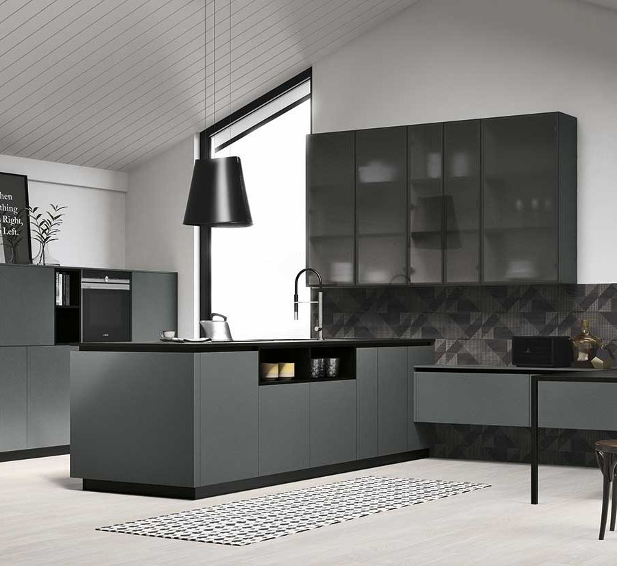 COCINA OSCURA CON PENÍNSULA